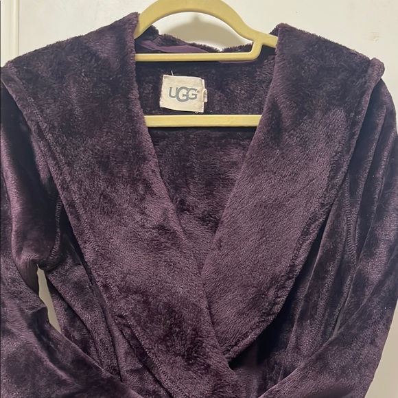 UGG Deep Purple Plush Robe - Picture 6 of 6